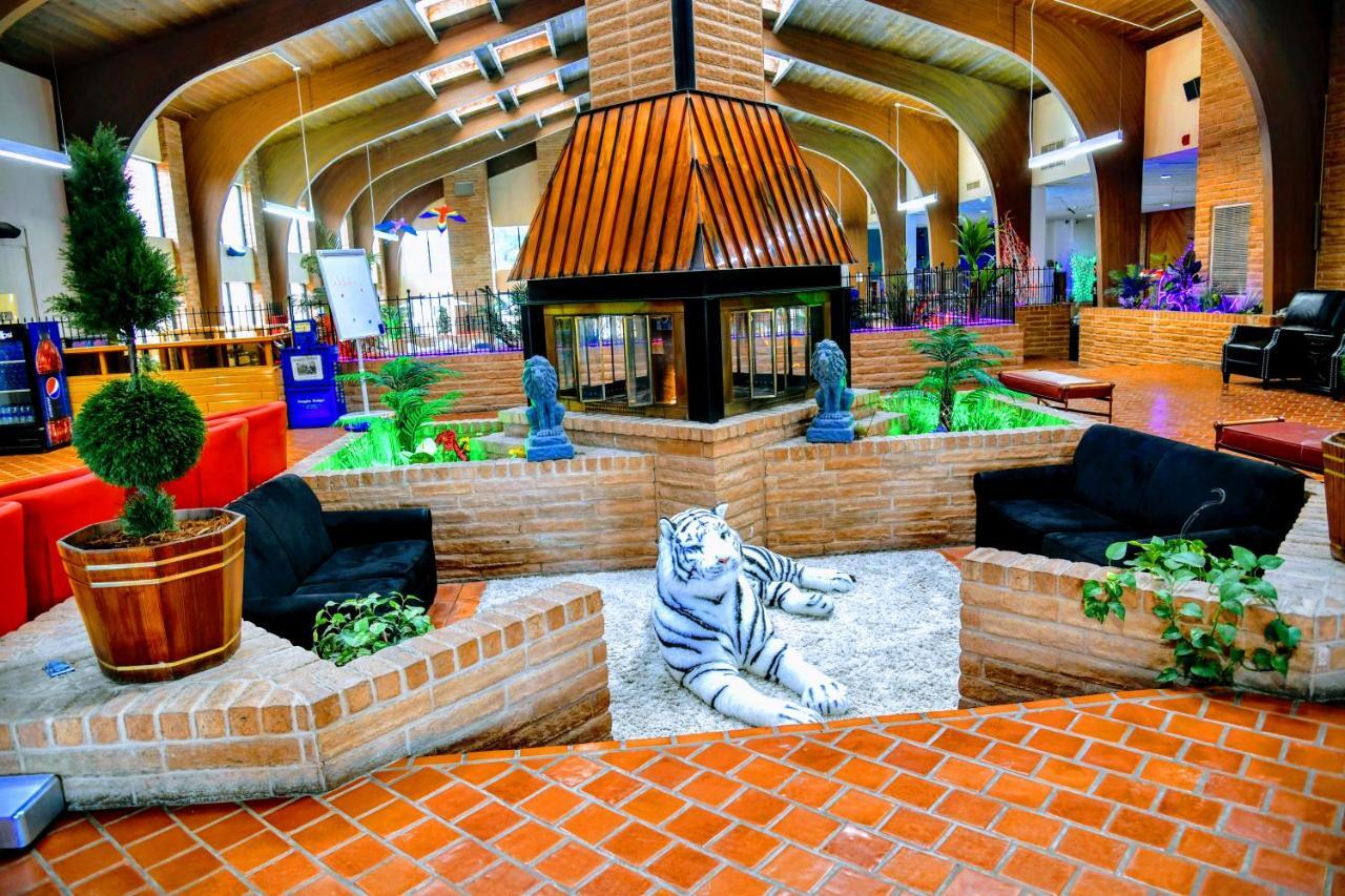 Douglas Inn And Conference Center Luaran gambar